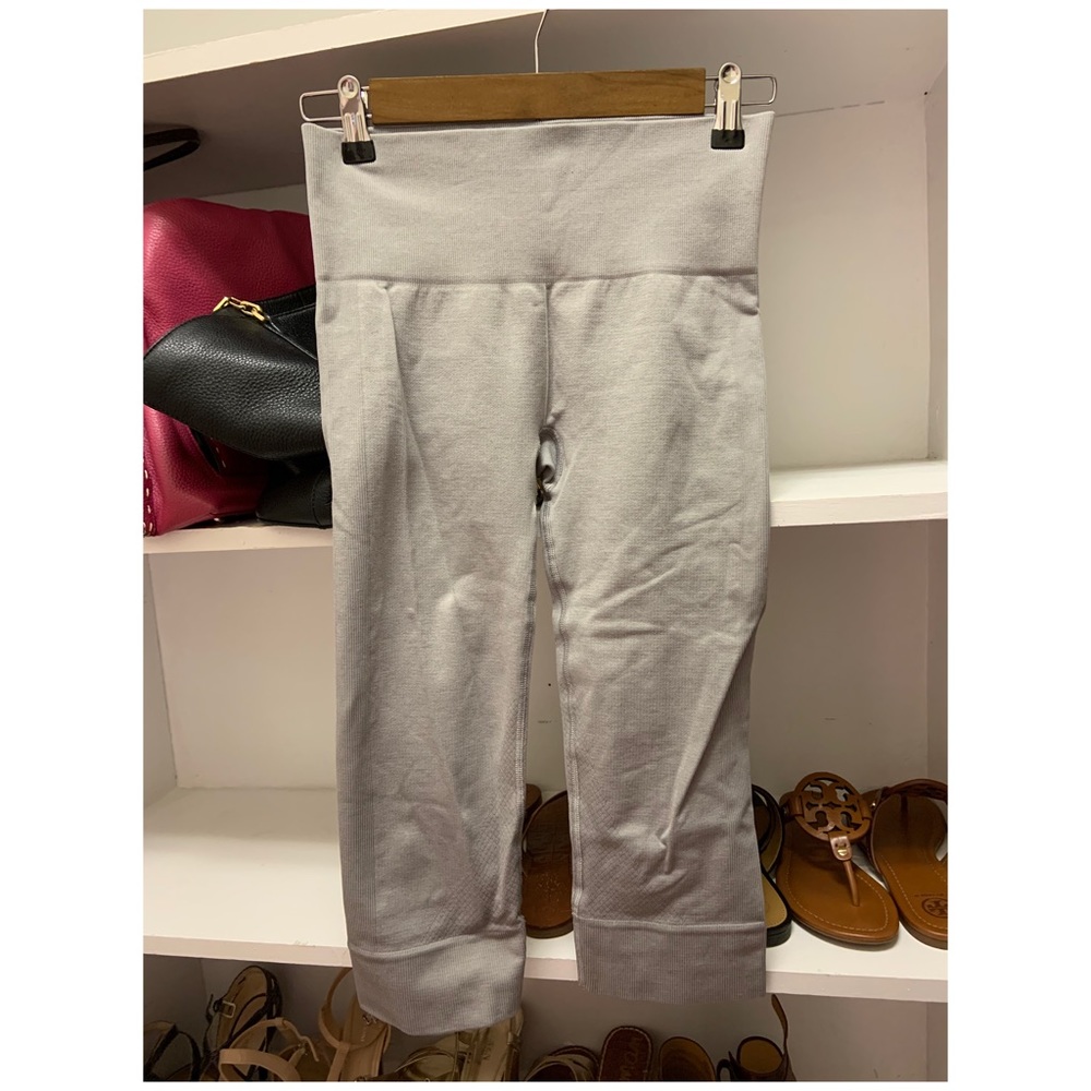 Lululemon Seamlessly Street Crops